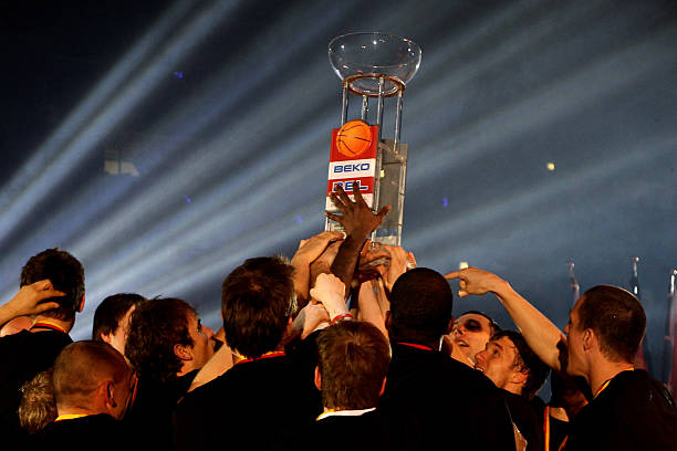 并被命名为 并被命名为