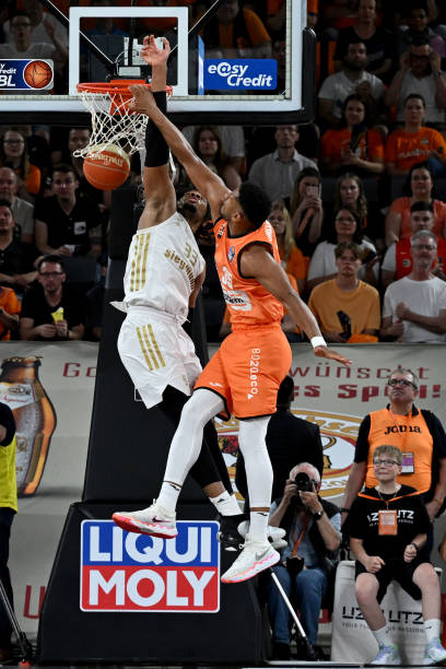 场比赛共吸 场比赛共吸